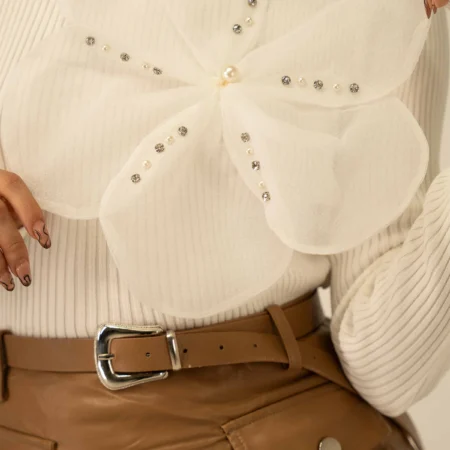 Sueter con Flor en Busto Color Blanco Talla Unica